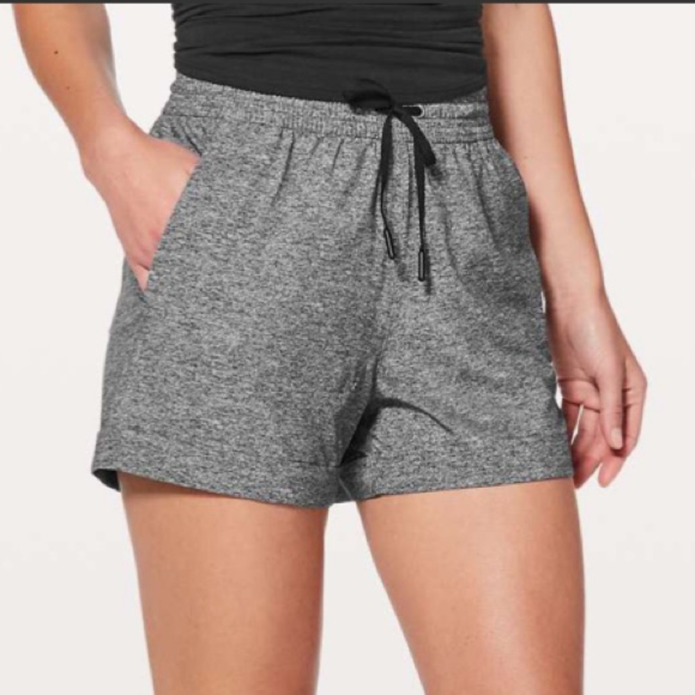 LULULEMON Spring Break Away Short